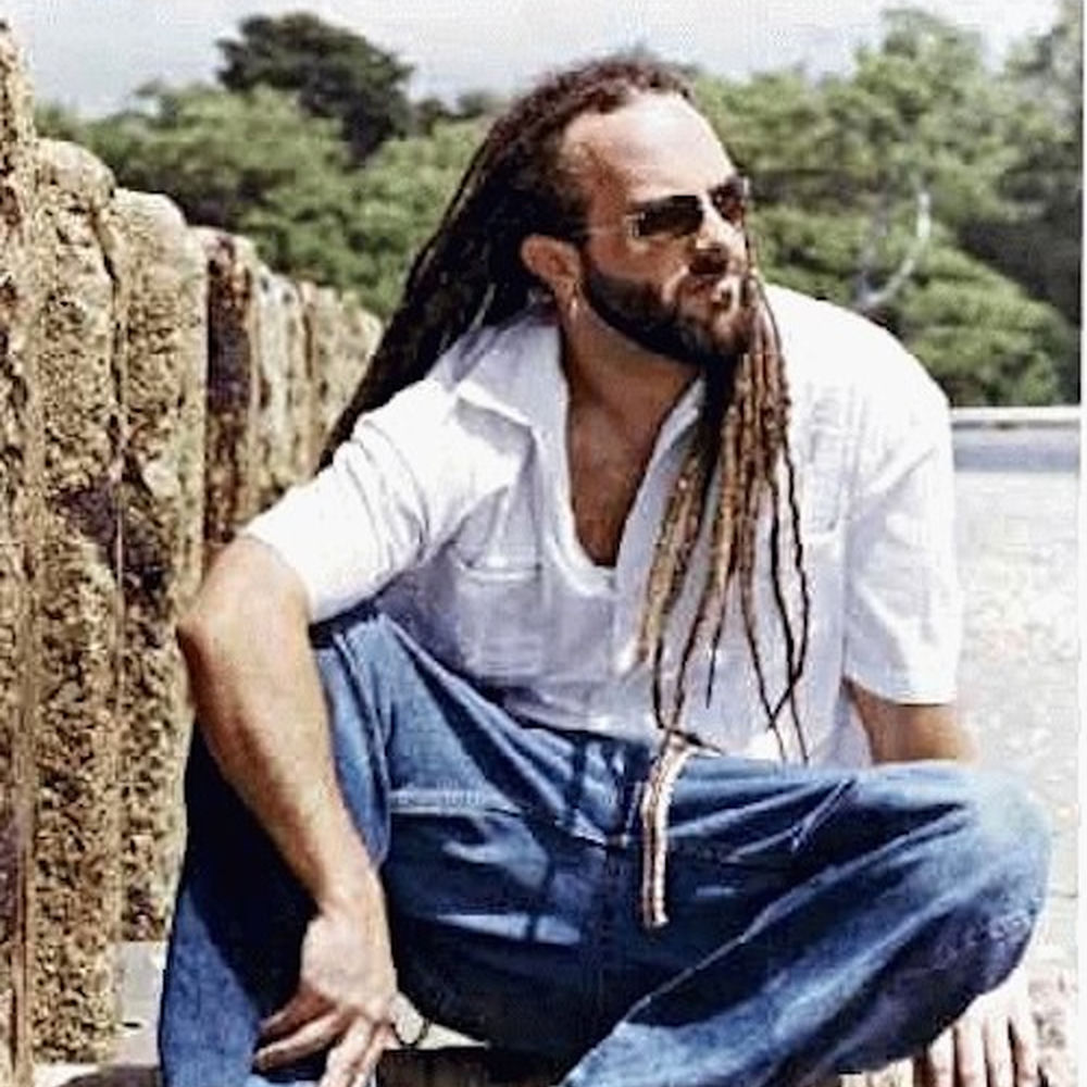 Foto oficial de Christafari — cantor de reggae gospel