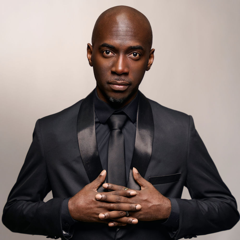 Foto oficial de Sherwin Gardner — cantor de reggae gospel